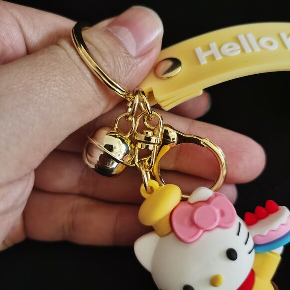 Hello Kitty Baker keychain - Picture 3 of 4